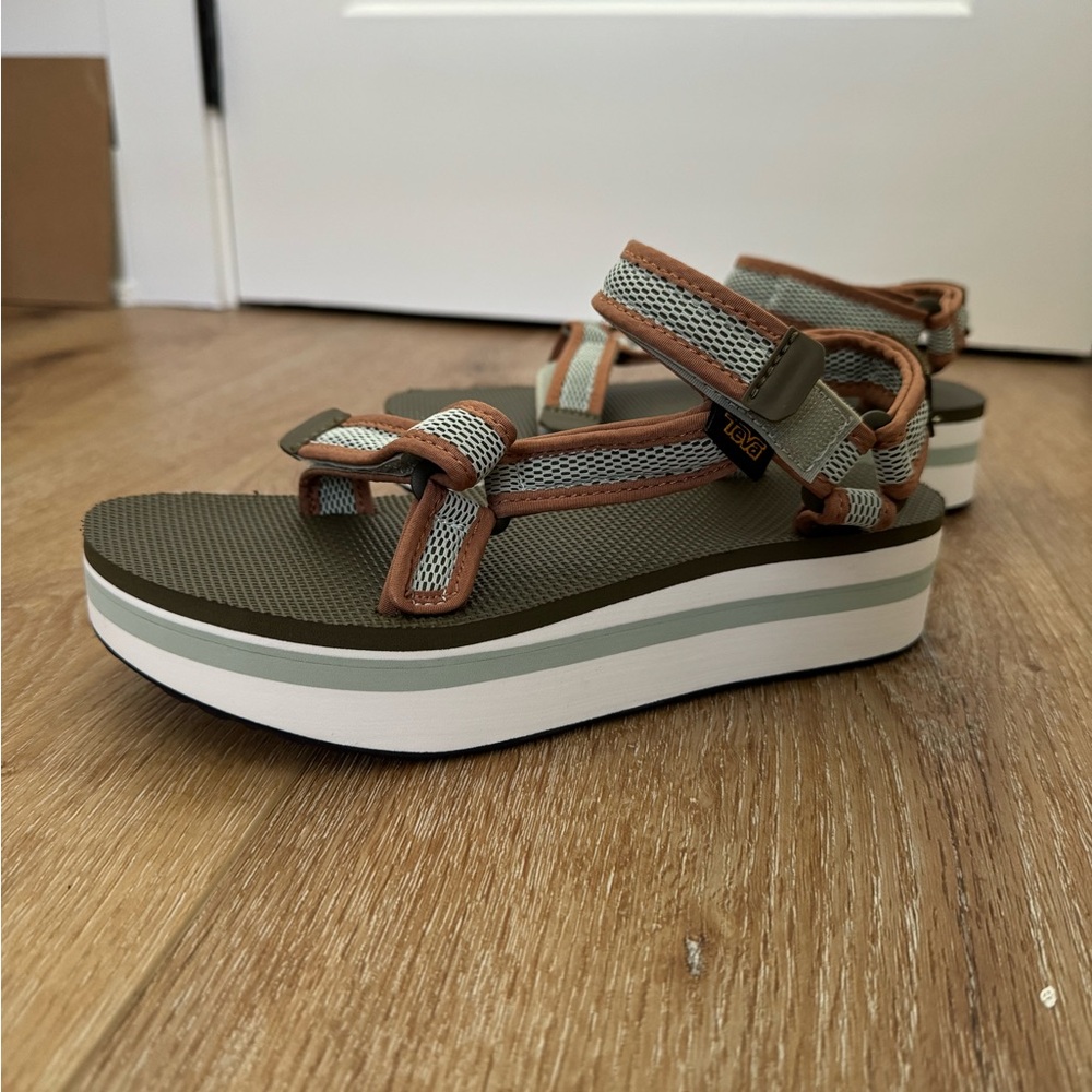 Teva Women's Flatform Universal Sandals